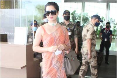'Kis Kis Ko Corona Ho Gaya': Kangana Ranaut Checks Up on Paparazzi at Airport