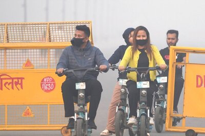 Delhi Records Season's Lowest Temp at 9.6 Degree C, 'Poor' Air Quality Prevails