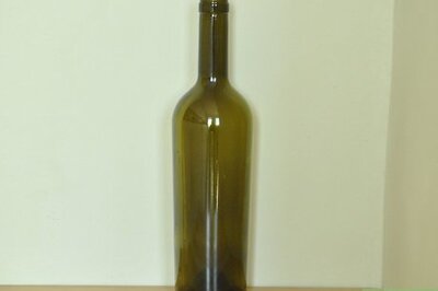 How to Cut and Decorate a Wine Bottle