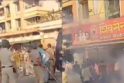 'Violence-like' Scenes in Ratnagiri After Uddhav Faction Workers Throw Stones at Car of Union Minister's Son | WATCH