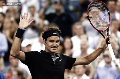 Roger Federer beats Roberto Bautista to reach US Open quarters