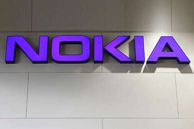 Nokia axes dividend to shore up cash