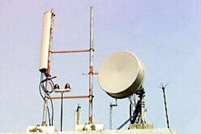Pak erects mobile towers near LoC, worries India