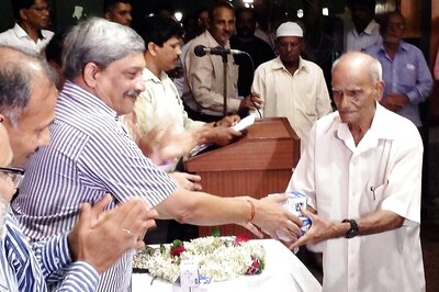 Kashmir is Burning but Parrikar Busy Distributing Bulbs in Goa: Congress