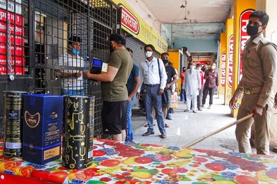 Delhi Govt Introduces E-token System for Liquor Sale to Ensure Social Distancing amid Covid-19 Crisis