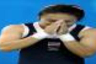 Prapawadee sets Games 53kg record