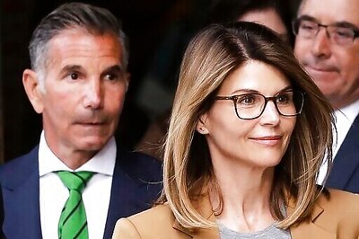 Feds urge judge to OK prison deals for Loughlin, Giannulli