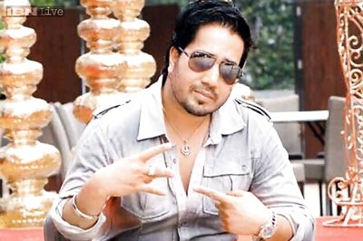 Mika meet Delhi CM Arvind Kejriwal and wife over tea; says he is the most humble man ever