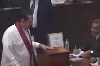 Mahinda Rajapaksa, Son Namal Rajapaksa Cast Their Ballots in Sri Lanka Presidential Poll