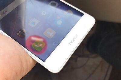 Mannequin Challenge: Glimpse of Honor's Upcoming Smartphone