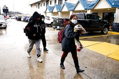 Houston Furniture Store Offers Shelter After Winter Storm