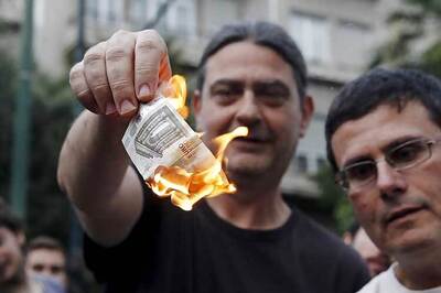 Greece to shut banks, stock exchange on Monday as economic crisis deepens