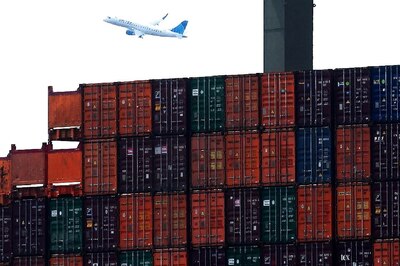 US Economy Grows By 2.8% Beating Economists' Expectations, Inflation Slows