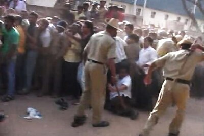 Karnataka: 10 farmers injured in lathicharge