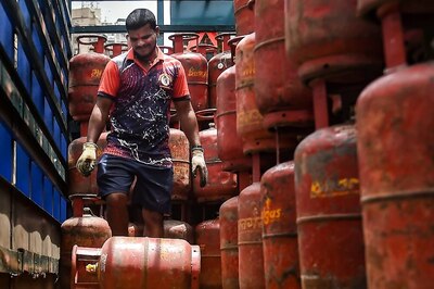 Commercial LPG Cylinder Gets Cheaper by Rs 57.50; Check Rates in Delhi, Other Cities