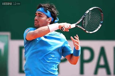 Defending champ Fognini advances at Stuttgart