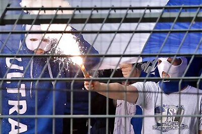 About 200 Dortmund, Schalke fans held after clashes