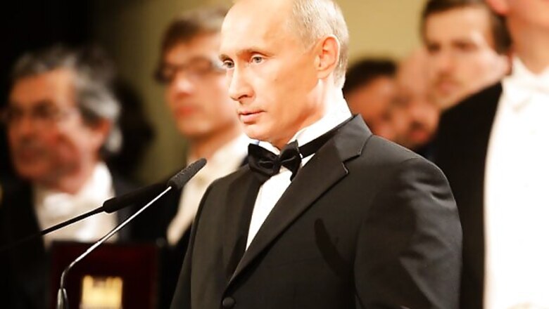 Putin formally gets Crimea; Ukraine, EU sign deal