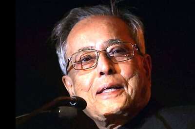 Pranab Mukherjee lauds scientists, ISRO for successful Mars Mission
