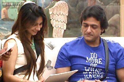 Bigg Boss 7: Tanishaa finally receives a letter from mom Tanuja