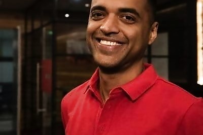 Deepinder Goyal Turns Delivery Boy As Zomato Clocks Record Numbers on New Year’s Eve