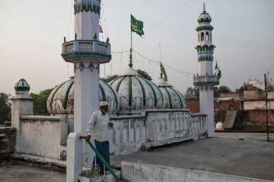 Aligarh Chief Mufti Asks Muslims Not to Visit Graveyards, Mosques on Shab-e Barat