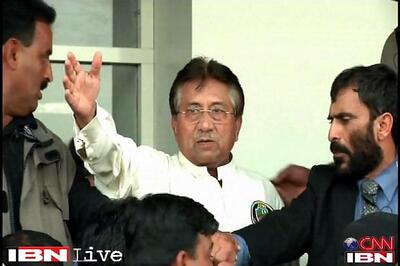 Pakistan: Musharraf taken into police custody