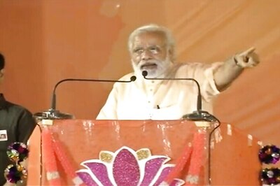 Modi Makes a Veiled Attack on Sonia Over Agusta Deal