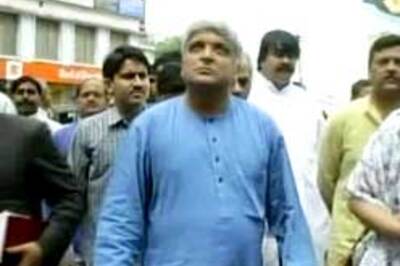 Kishore da fans angry with Akhtar