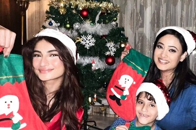 Palak Tiwari Exudes 'Christmas Mood' With Mommy Shweta and Brother Reyansh; Check Pics
