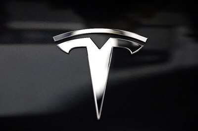 US Investigators to Examine Crash of Tesla Vehicle Travelling in Semi-Autonomous Mode