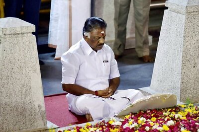 AIADMK Live: PM Modi Congratulates New CM Edappadi Palaniswami; Panneerselvam to Continue Protest