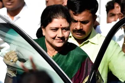 Ahead of Sasikala's Return to Tamil Nadu, AIADMK Protests Use of Party Flag on Her Car