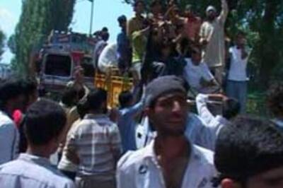 One dead, 50 injured in Kashmir | Geelani detained