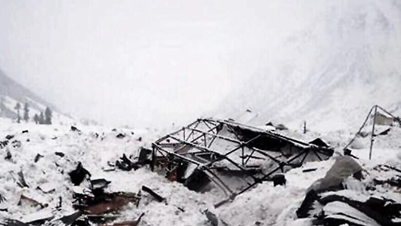 5 Killed as Vehicle Comes Under Avalanche in Jammu and Kashmir