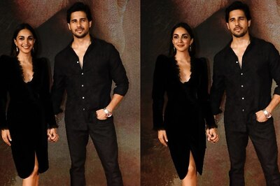 Kiara Advani Stuns In Black, Holds Sidharth Malhotra's Hand at Gadar 2 Success Party; Watch Video