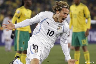 World Cup star Diego Forlan arrives in Kolkata