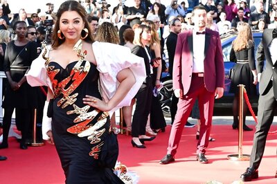 Aishwarya Rai Gets Loudest Cheers As She Walks Cannes Red Carpet With Broken Hand | Watch