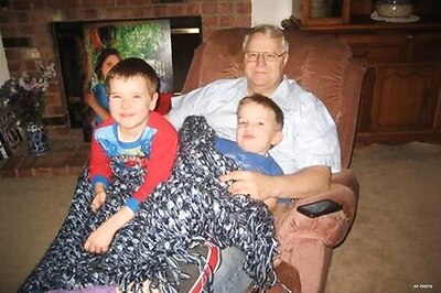 US: Man who killed self, sons in fire left voicemail