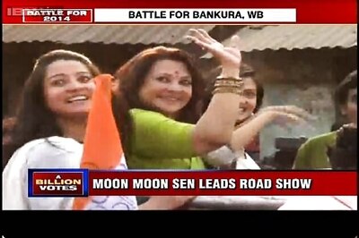 West Bengal: Moon Moon Sen out on streets of Bankura for campaigning