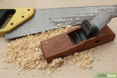 How to Recycle Sawdust in a Compost Pile