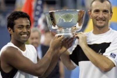 Paes-Damm enter Masters Cup semis