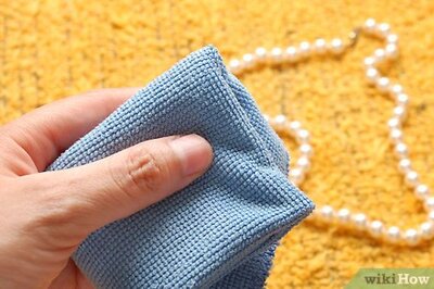 How to Clean a Pearl Necklace