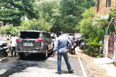 TTV Dinakaran’s Car Attacked With Petrol Bomb, Driver Injured