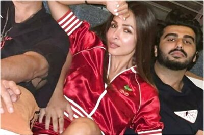 Malaika Arora-Arjun Kapoor Strike a Cozy Pose as They Party Together, See Pic