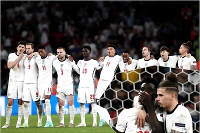 Euro 2020: Roy Keane, Gary Neville Slam Senior Players for Allowing Bukayo Saka to Take Crucial Penalty