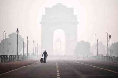 Moderate Fog in Parts of Delhi, Minimum Temperature Dips to 4 Degree Celsius