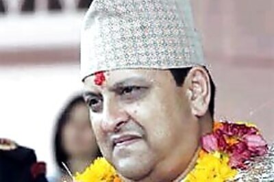 Maoists give Nepal king four weeks to leave palace