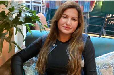 Sonali Phogat Funeral: Teenage Daughter Yashodhara Shows Strength as She Carries Her Mother’s Bier