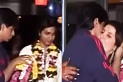Shah Rukh Khan Performs Farah Khan's Kanyadan, Gives Her A Warm Hug In Throwback Video | Watch